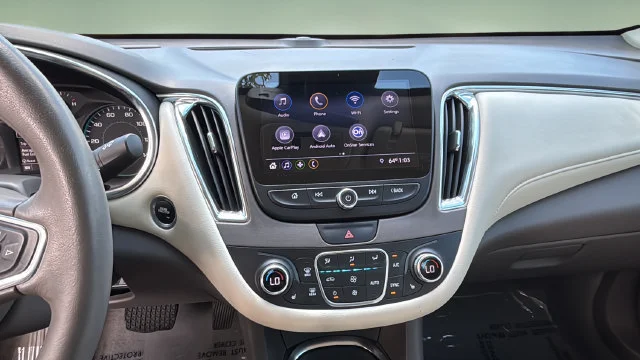 Used 2019 SUMMIT WHITE Chevrolet LT image 26