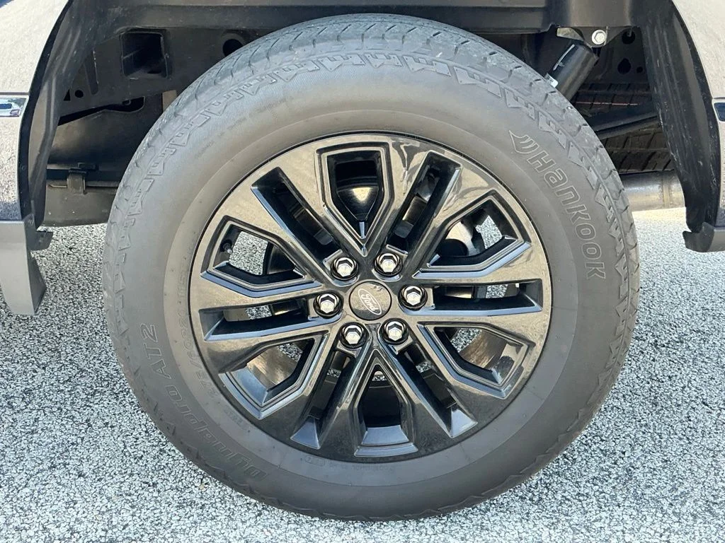 Used 2024 Blue Ford XLT image 25