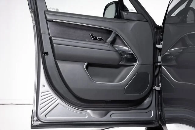 Used 2023 Eiger Gray Metallic Land Rover SE image 56