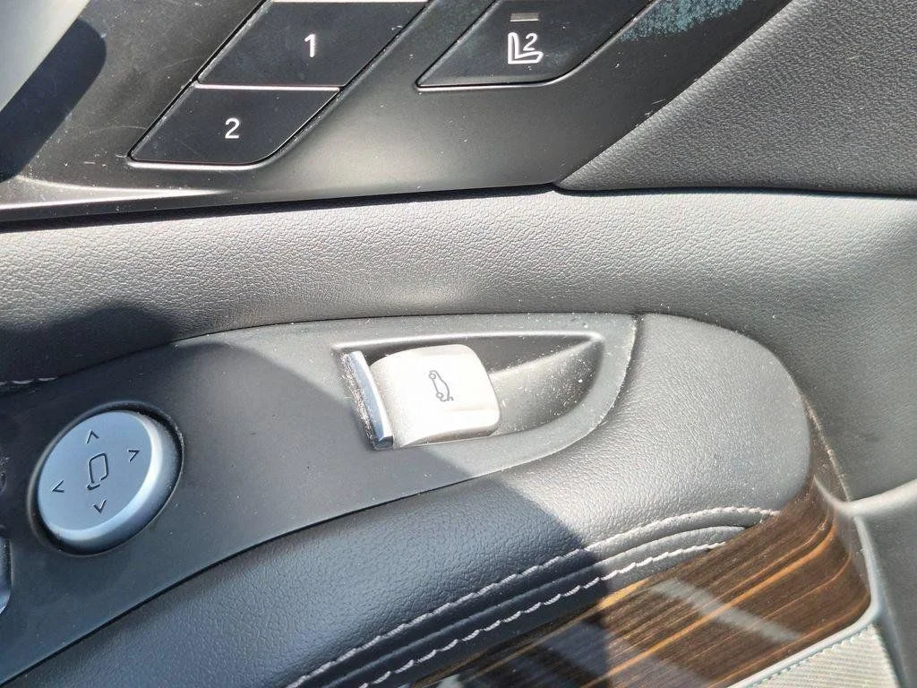 Used 2025 Black BMW xDrive40i image 17