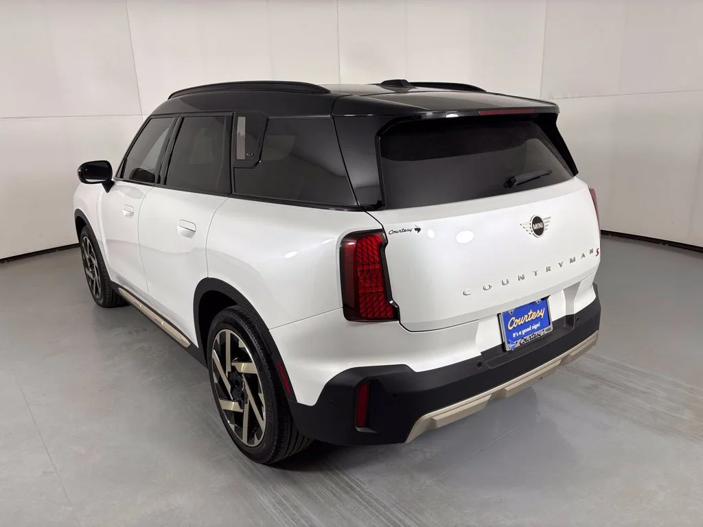 Used 2025 White MINI Iconic image 6