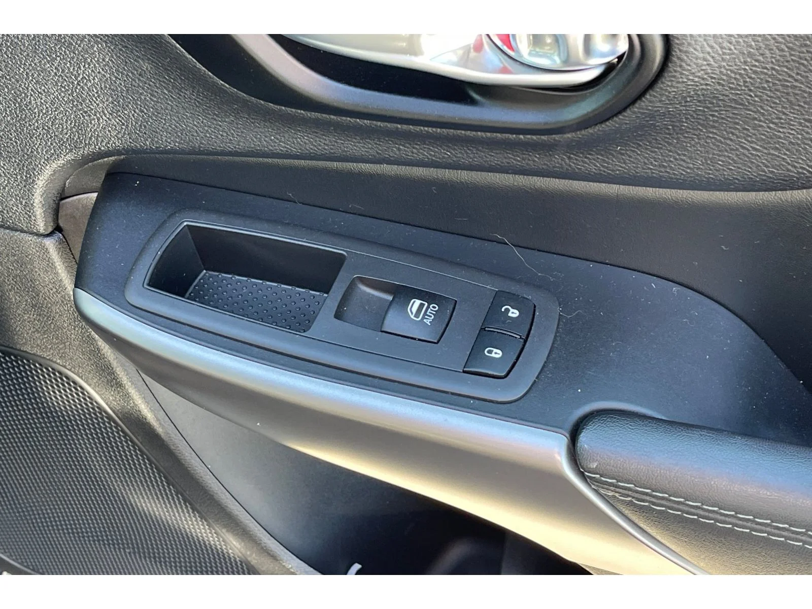 Used 2021 Diamond Black Crystal Pearlcoat Jeep Latitude Lux image 22