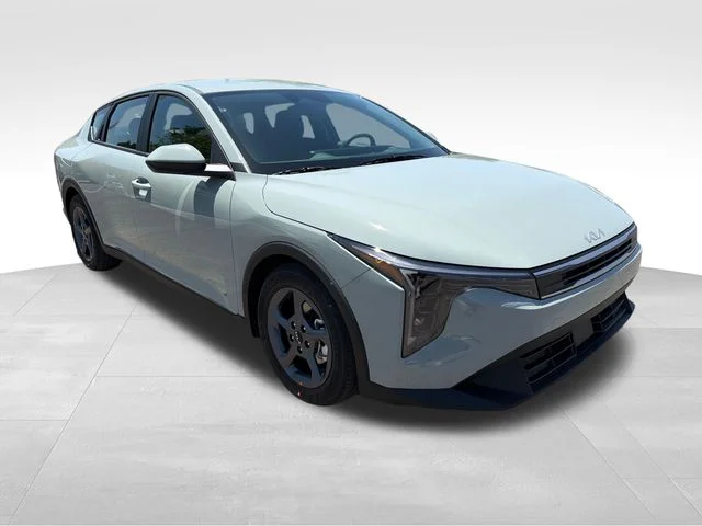 2026 Kia K4 LXS AT's photo