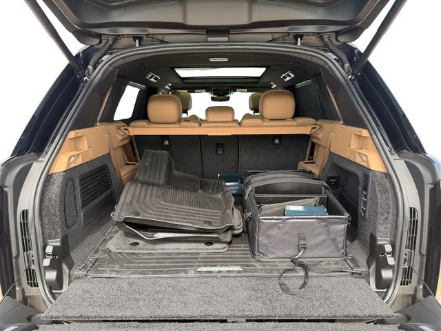 New 2026 Santorini Black Land Rover SE image 18