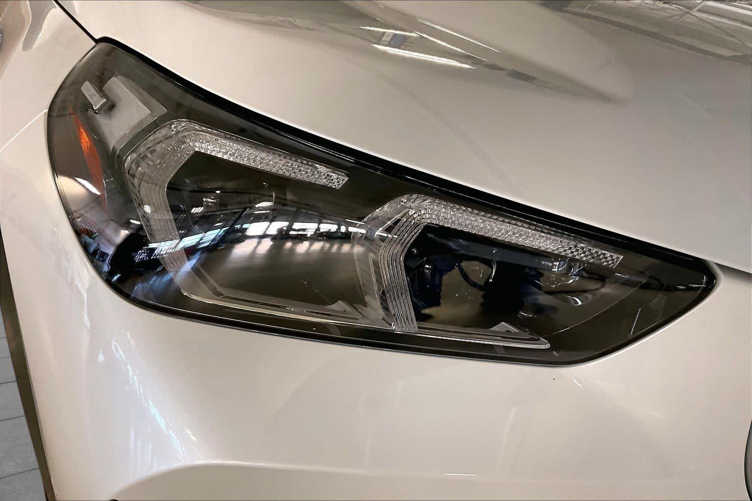 New 2026 Mineral White Metallic BMW xDrive28i image 13
