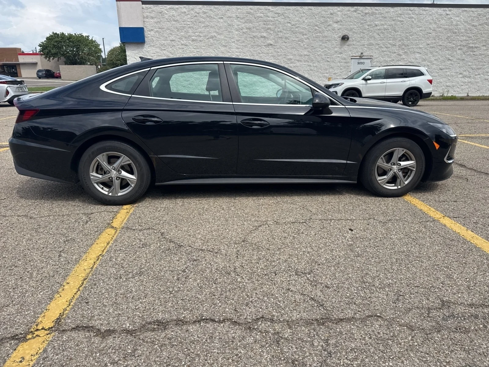Used 2023 Onyx Black Hyundai SE image 21