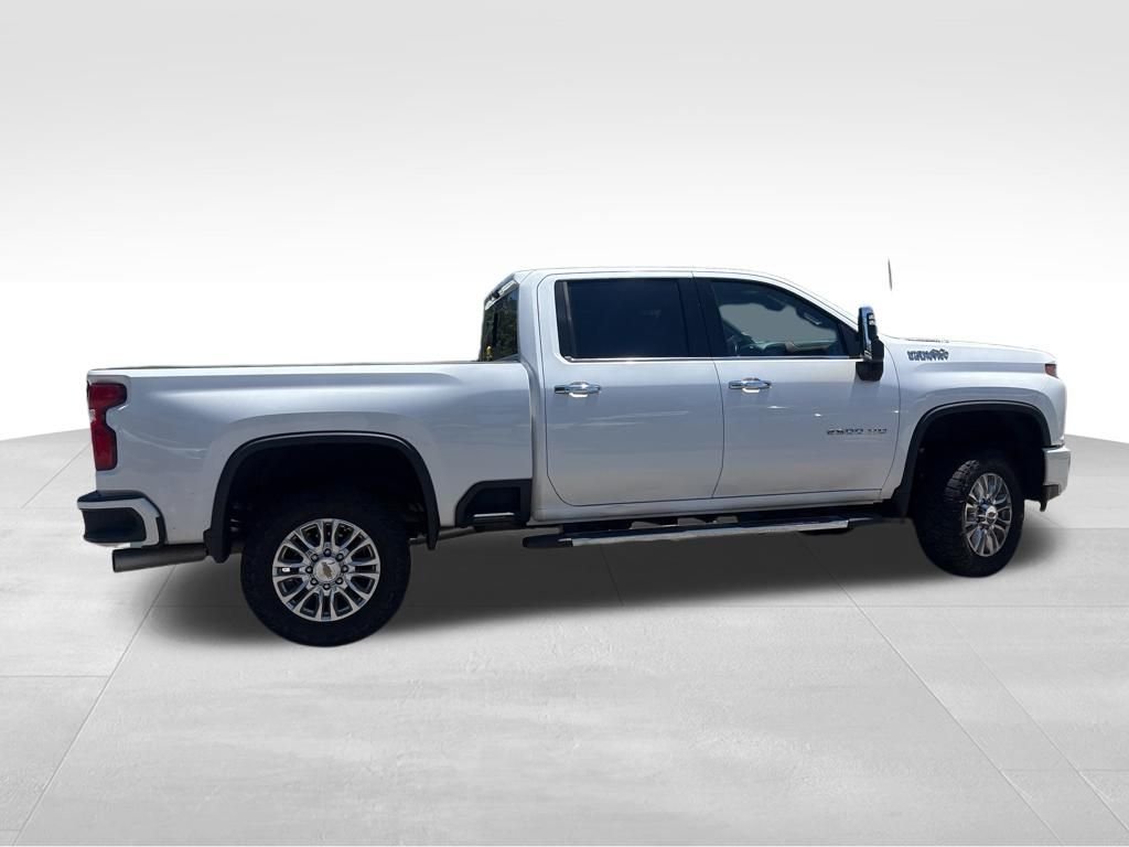 Used 2022 Beige Chevrolet High Country image 9