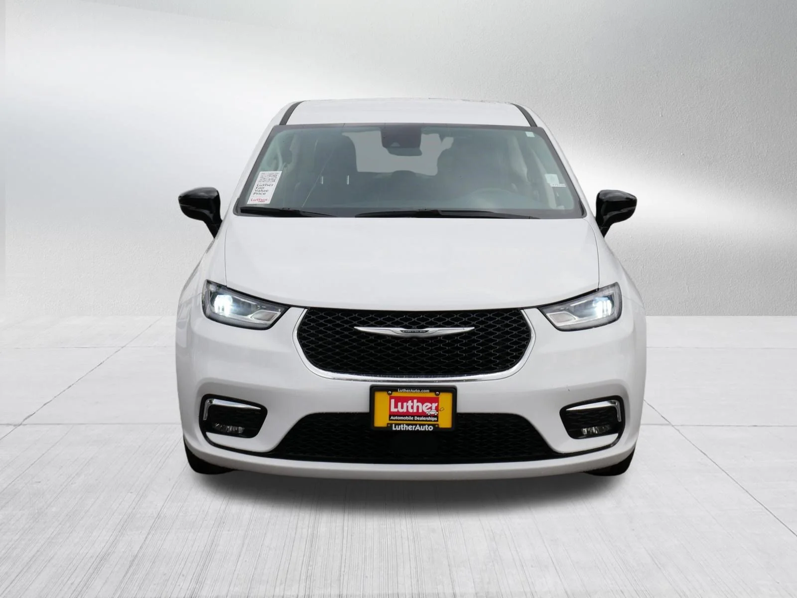 Used 2024 Chrysler Pacifica PHEV Select with VIN 2C4RC1S71RR181210 for sale in Brooklyn Park, Minnesota