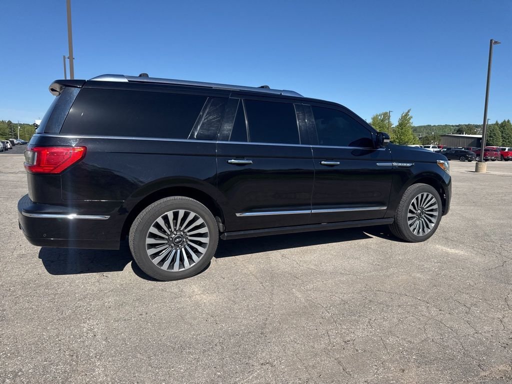 Used 2019 Black Metallic Lincoln Reserve image 3
