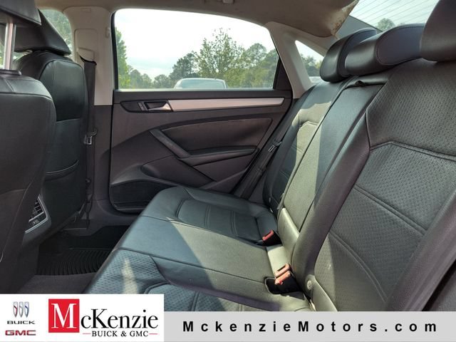Used 2013 Silver Volkswagen SE image 21