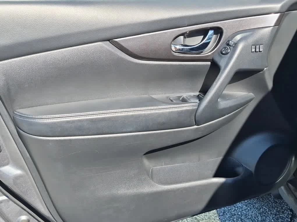 Used 2020 Gun Metallic Nissan SV image 9
