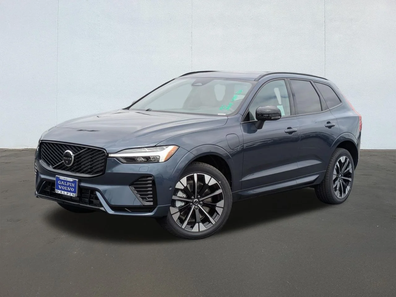 2026 Volvo XC60 T8 Plus Dark AWD's photo