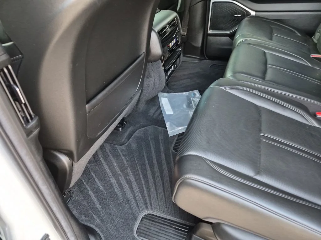 Used 2023 White Jeep Base image 36