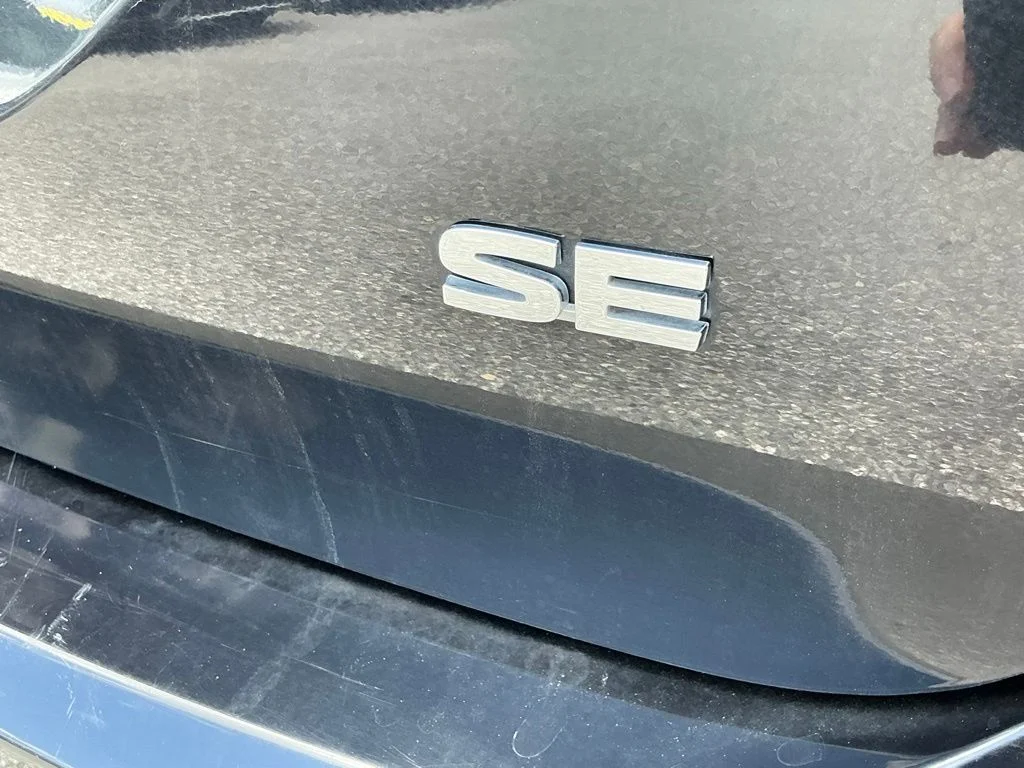 Used 2025  Mitsubishi SE image 18