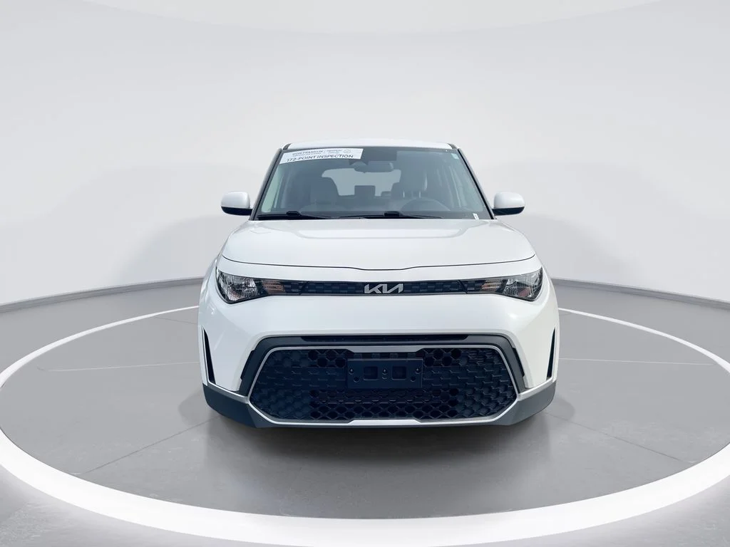 Used 2025 White Kia LX image 3