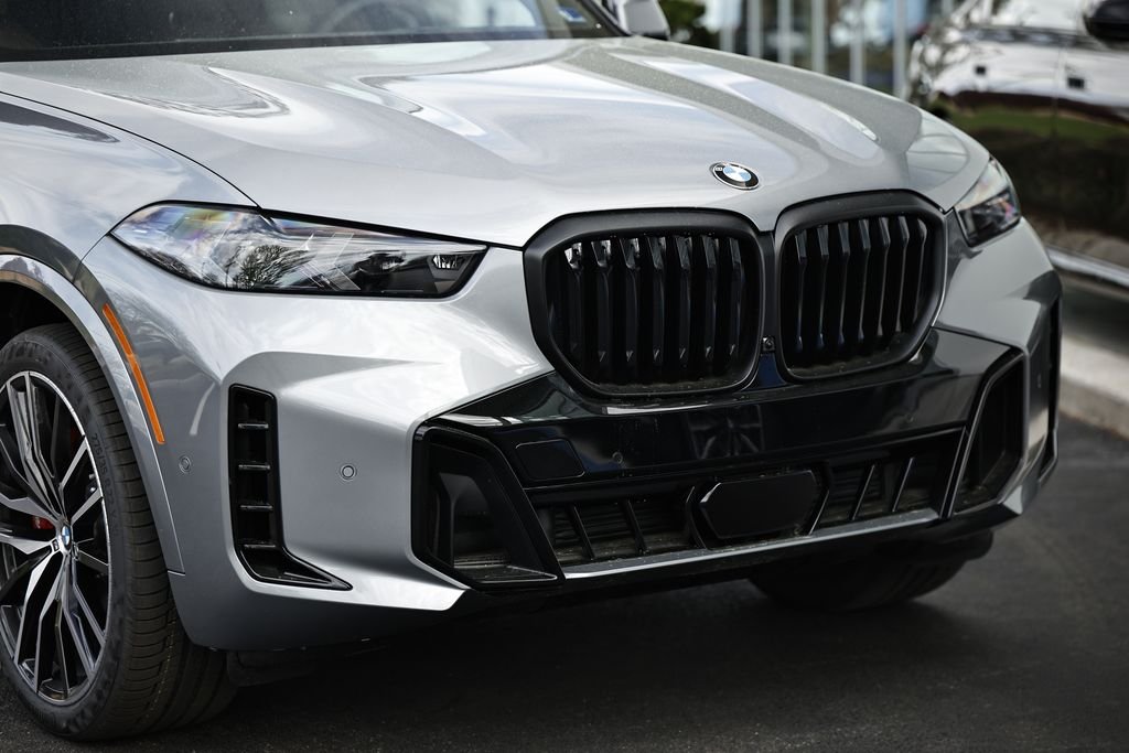 New 2026 Skyscraper Grey Metallic BMW xDrive40i image 2