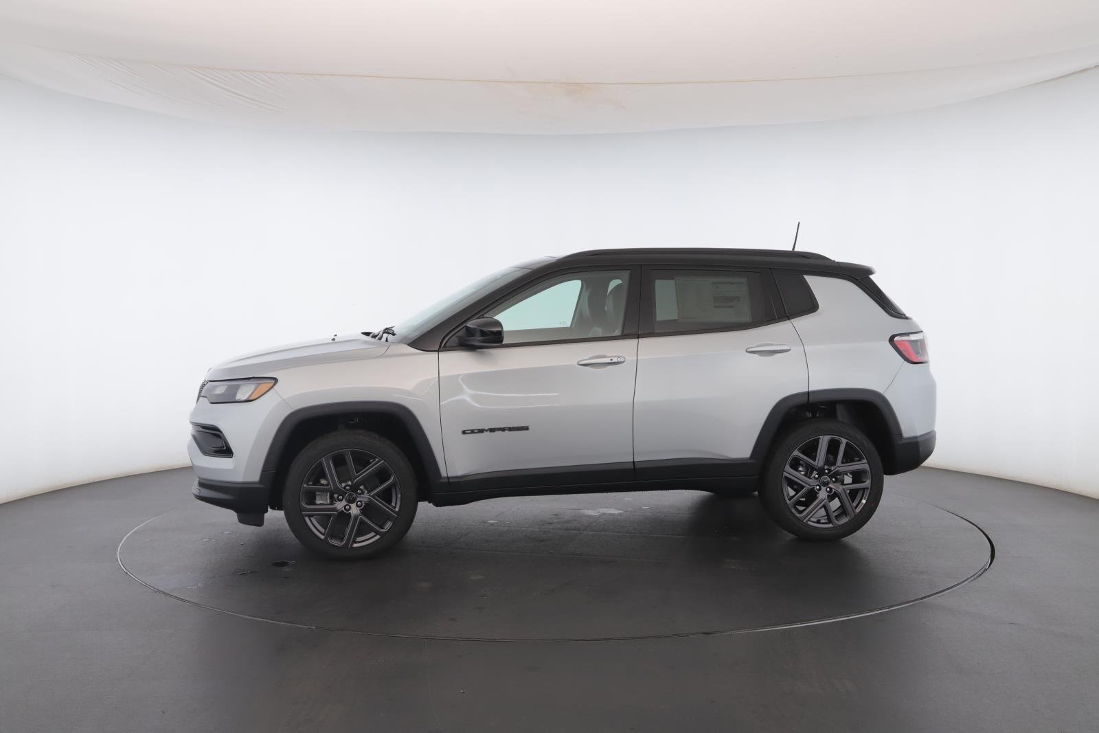 New 2026 Silver Zynith Metallic Clearcoat Jeep Limited image 42