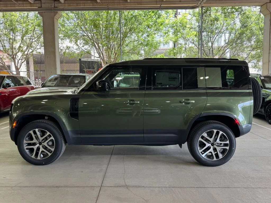 New 2026 Woolstone Green Metallic Land Rover S image 5