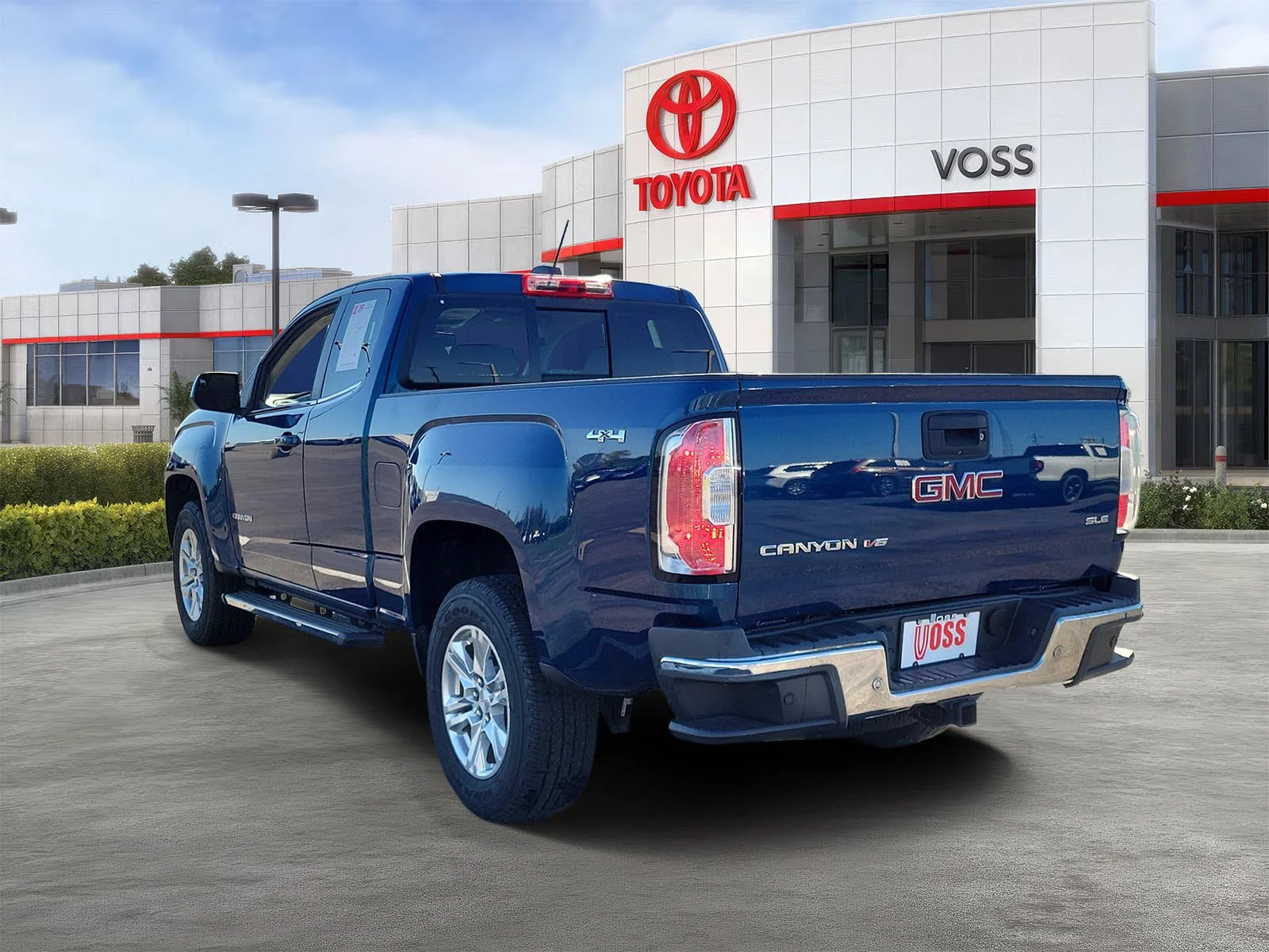 Used 2019 Blue Emerald Metallic GMC SLE image 3