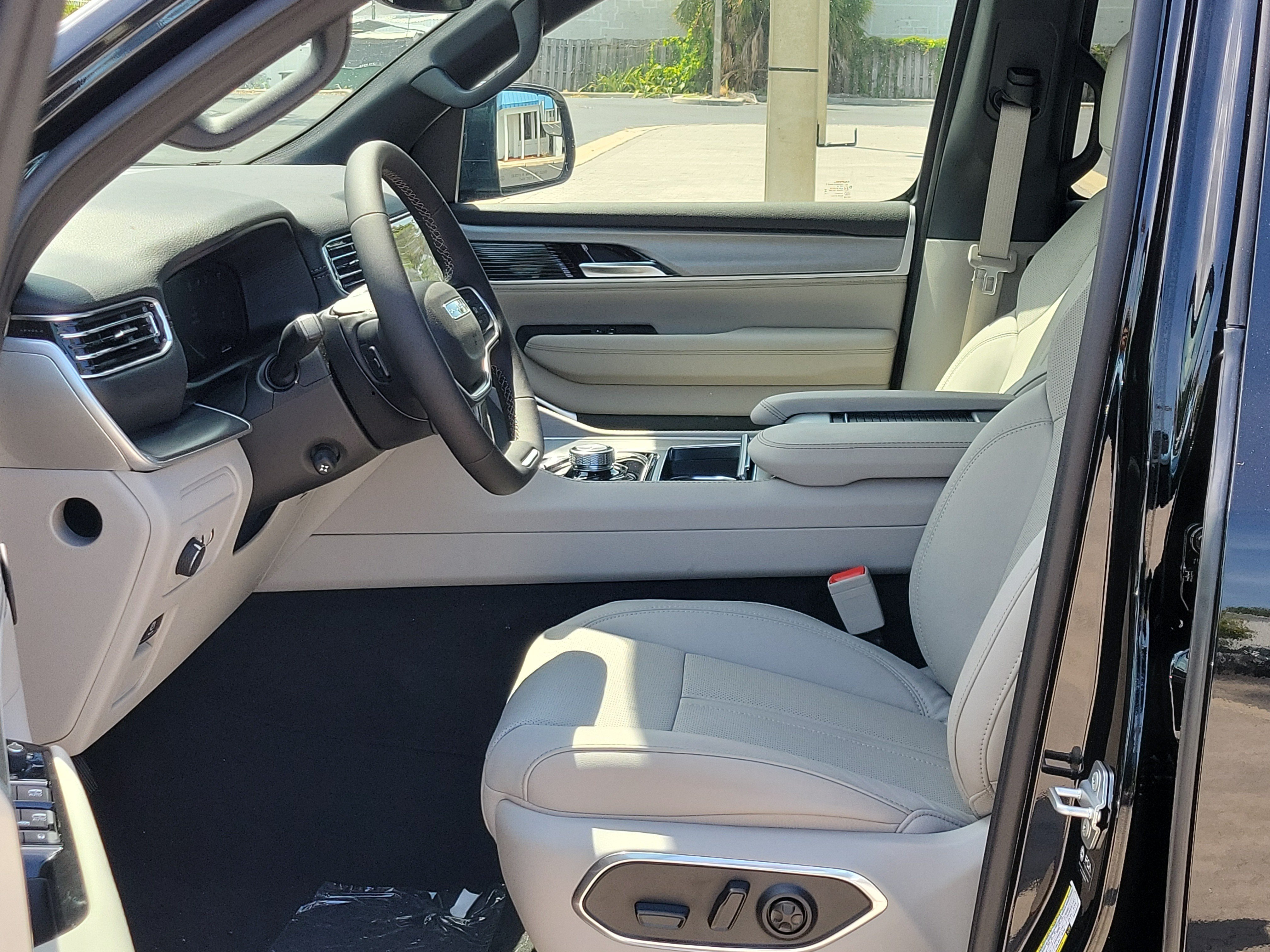 New 2026 High Gloss Black Exterior Paint Jeep  image 17