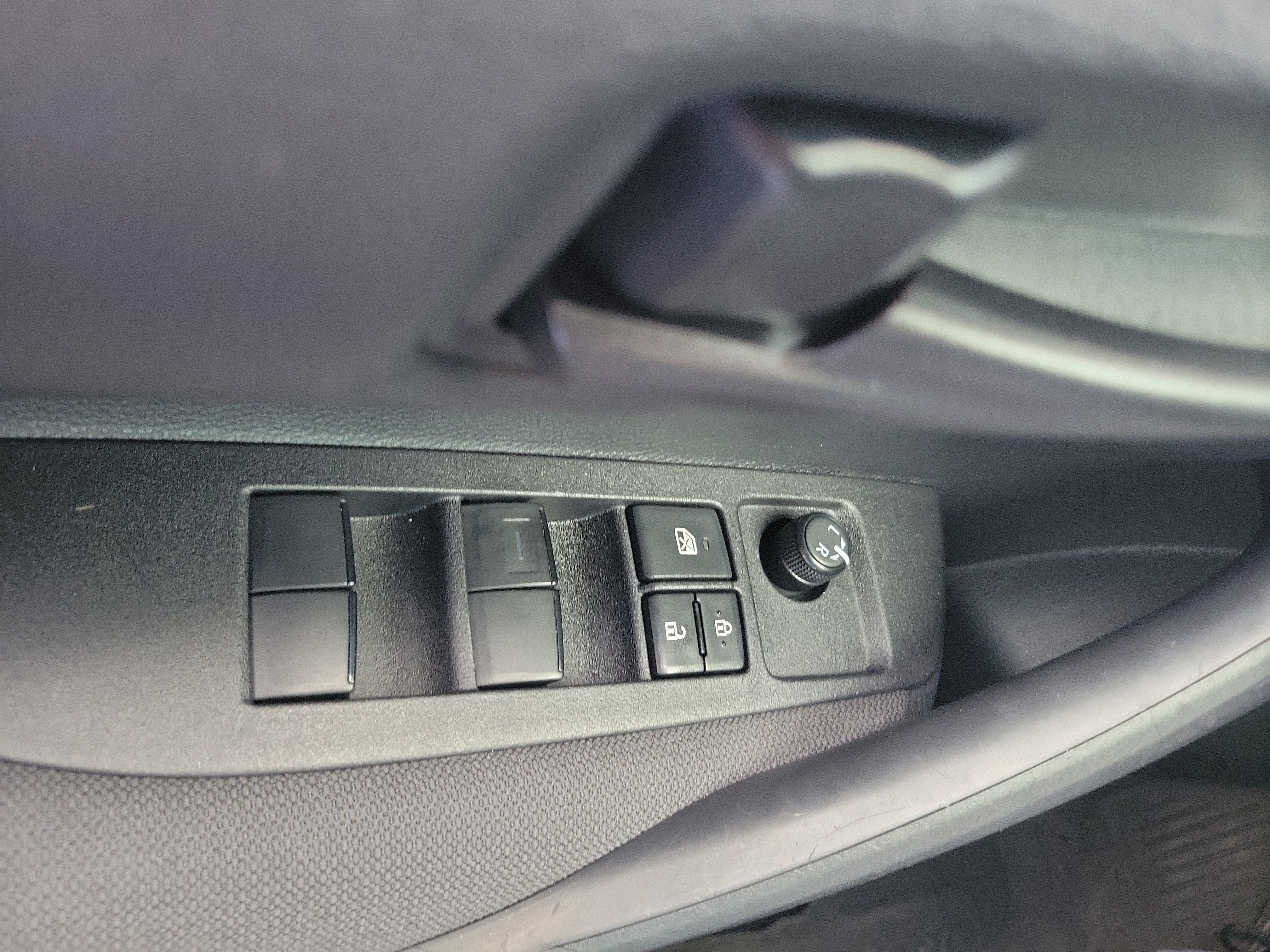 Used 2025 Ice Toyota LE image 21