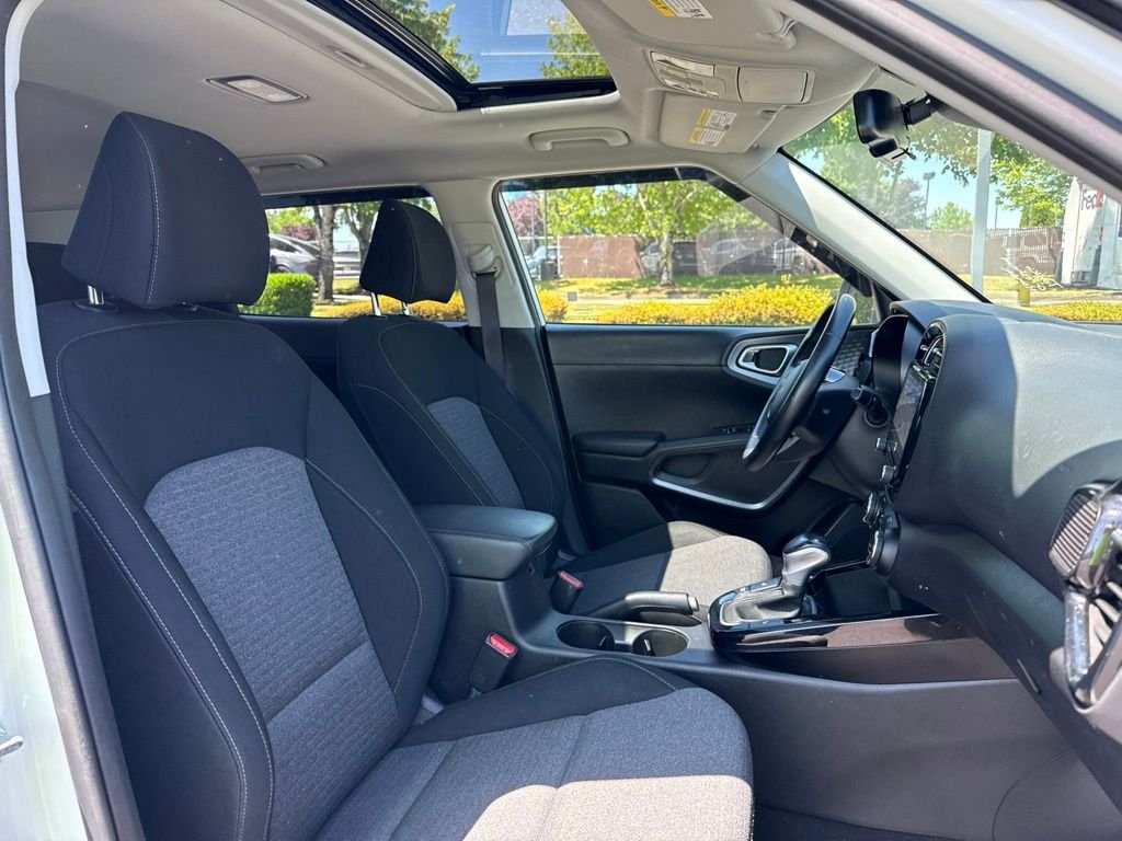 Used 2023 Snow White Pearl Kia EX image 25