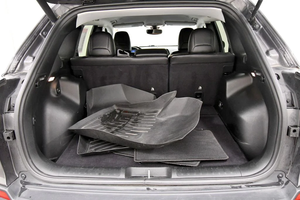 Used 2019 Gray Jeep Limited image 6
