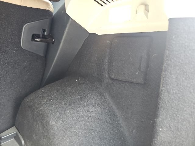 Used 2021 Silver Ford SE image 11