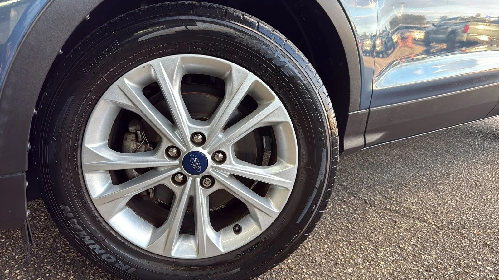 Used 2018 Blue Ford SE image 29