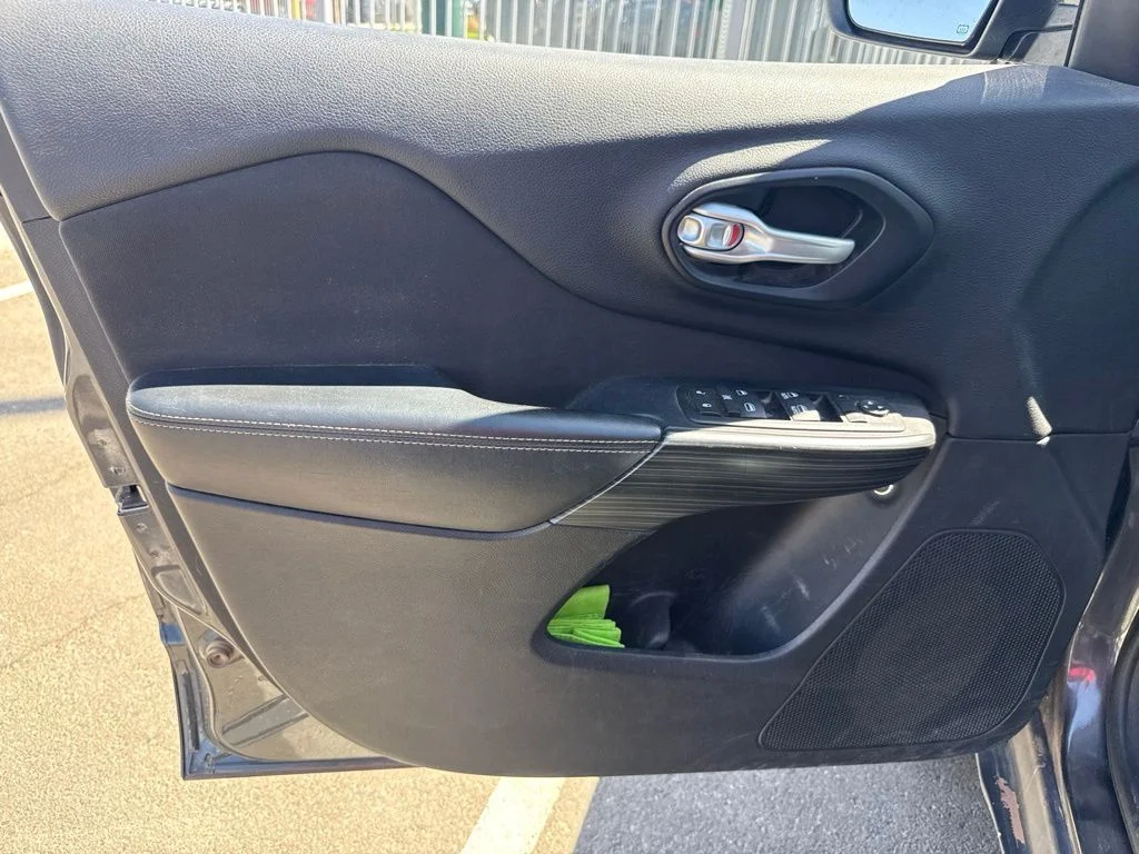 Used 2016 Gray Jeep Latitude image 13