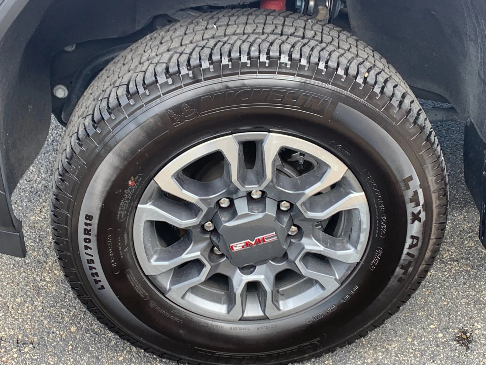 Used 2025 Summit White GMC SLE image 31