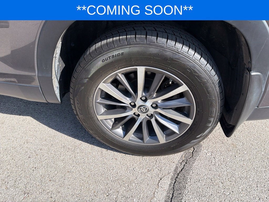 Used 2019 Gray Toyota XLE image 21