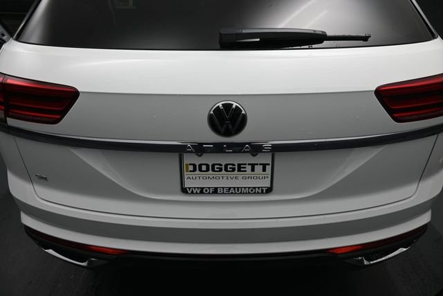 Used 2021 White Volkswagen 2.0T SE w/Technology image 10