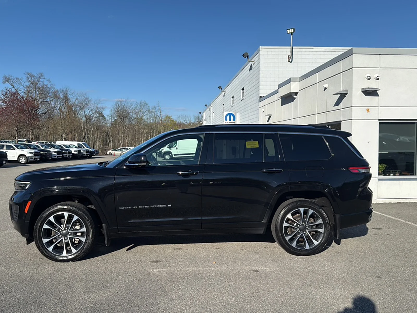 Certified Used 2023 Diamond Black Crystal Pearlcoat Jeep Overland 4x4 image 11