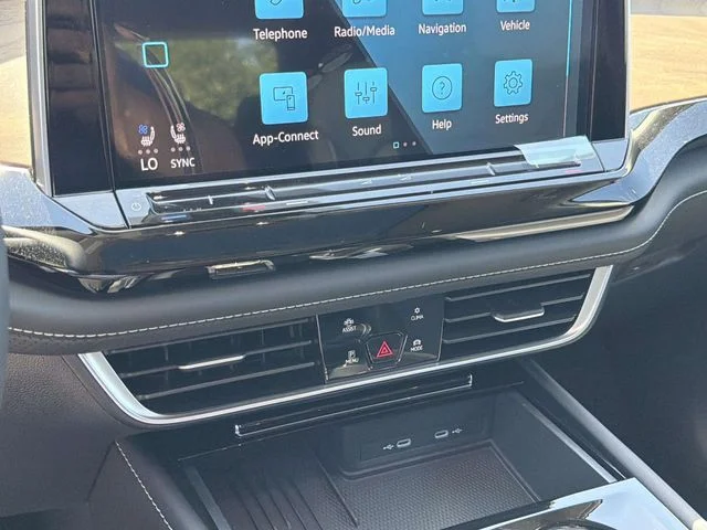 New 2026 White/off-white Volkswagen 2.0T SE w/Technology image 25