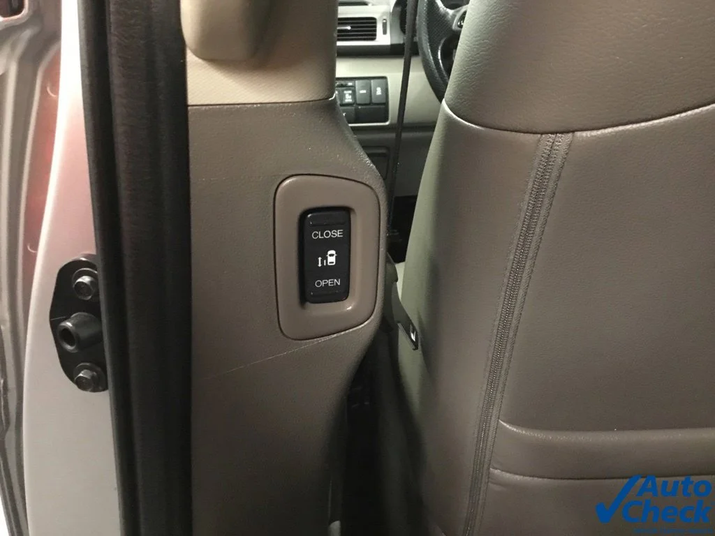 Used 2015 Silver Honda EX-L image 30