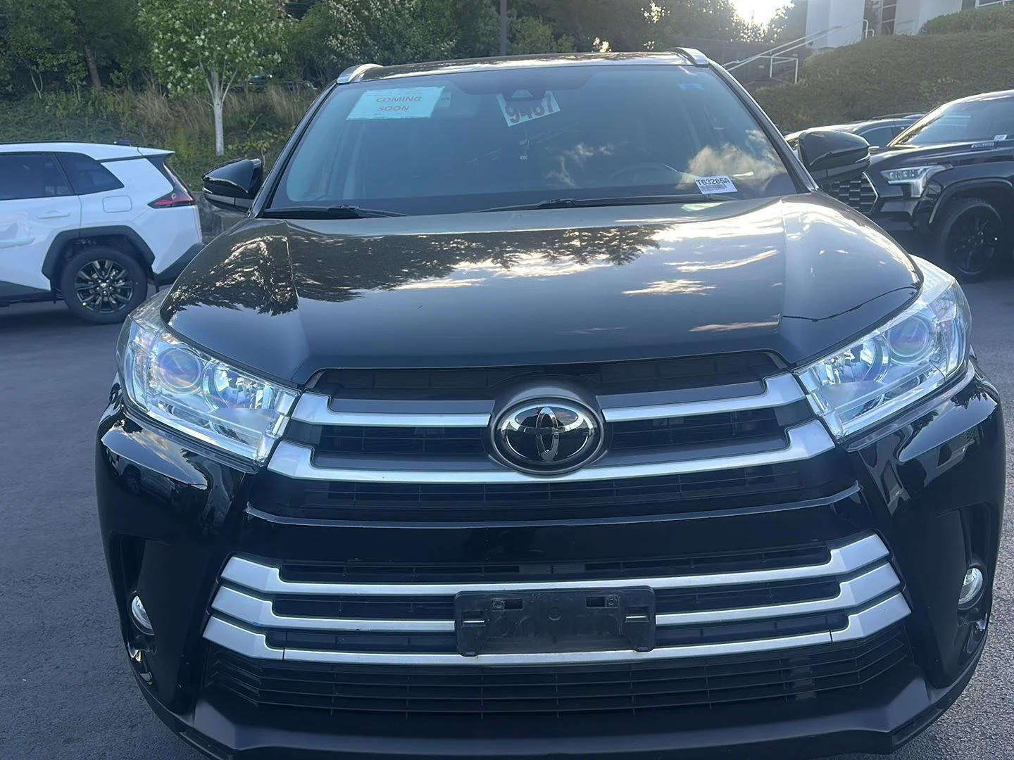 Used 2018 Midnight Black Metallic Toyota XLE image 5