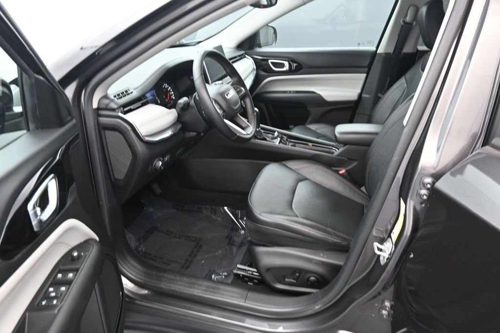 Used 2022 Crystal Metallic Jeep Limited image 14