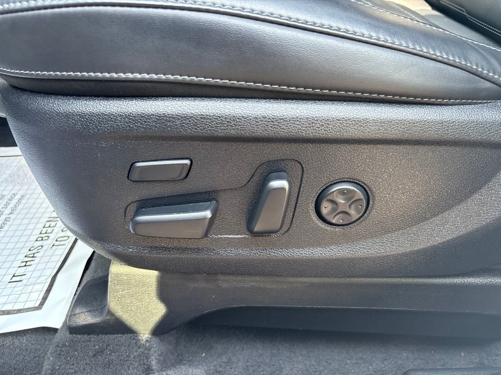 Used 2025 White Kia SX-Prestige image 13