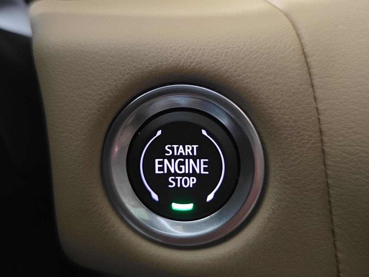 Used 2024 Iridescent Pearl Tricoat Chevrolet Premier image 31