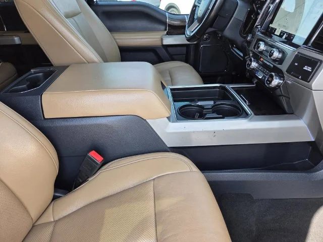 Used 2022  Ford Lariat image 33