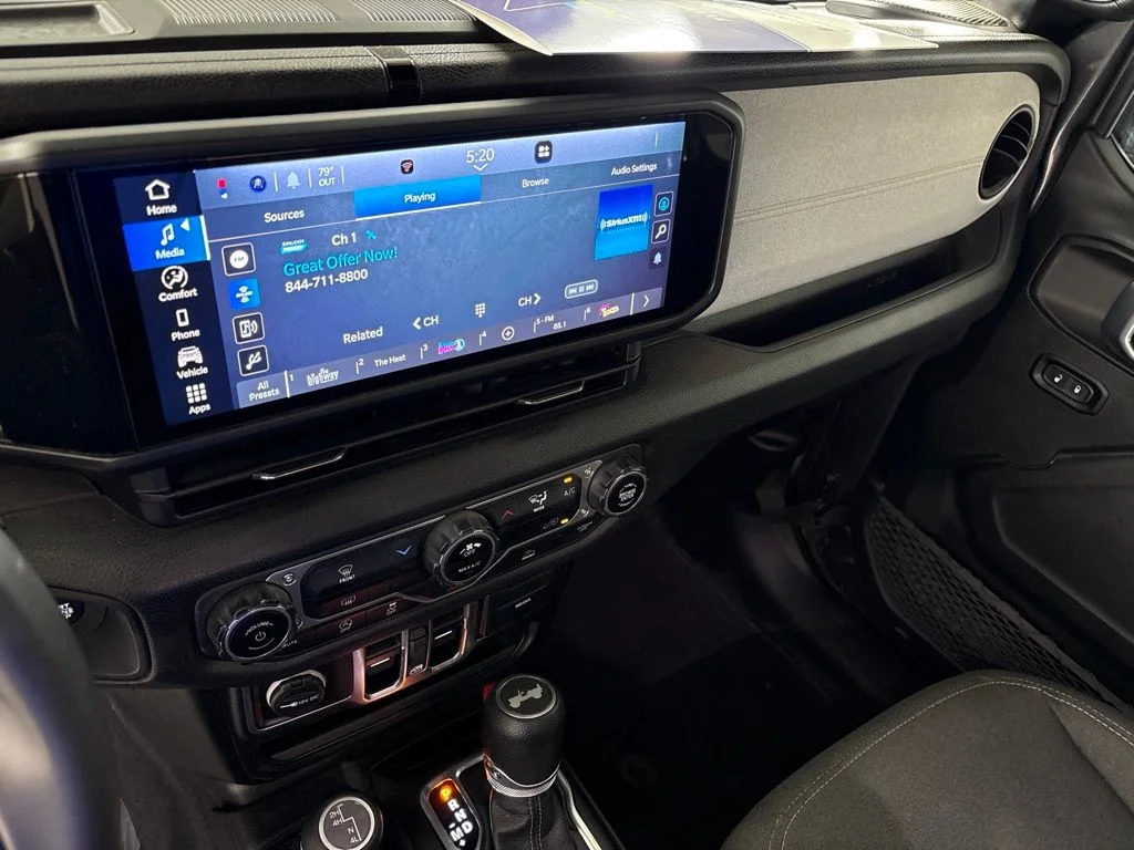 Used 2025 Crystal Metallic Jeep Sport S image 30