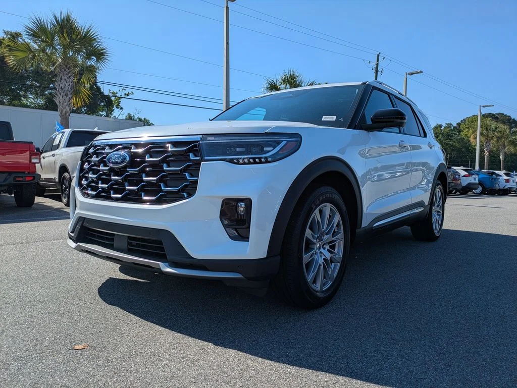 New 2026 Star White Metallic Tri-Coat Ford Platinum image 6
