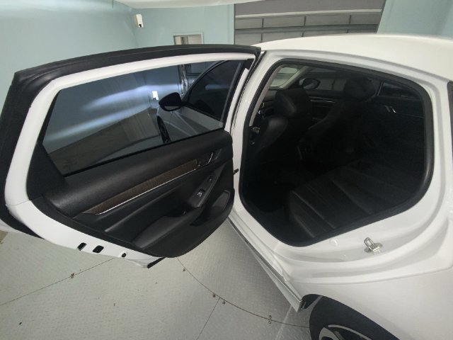 Used 2019 White Honda Touring 2.0T image 22