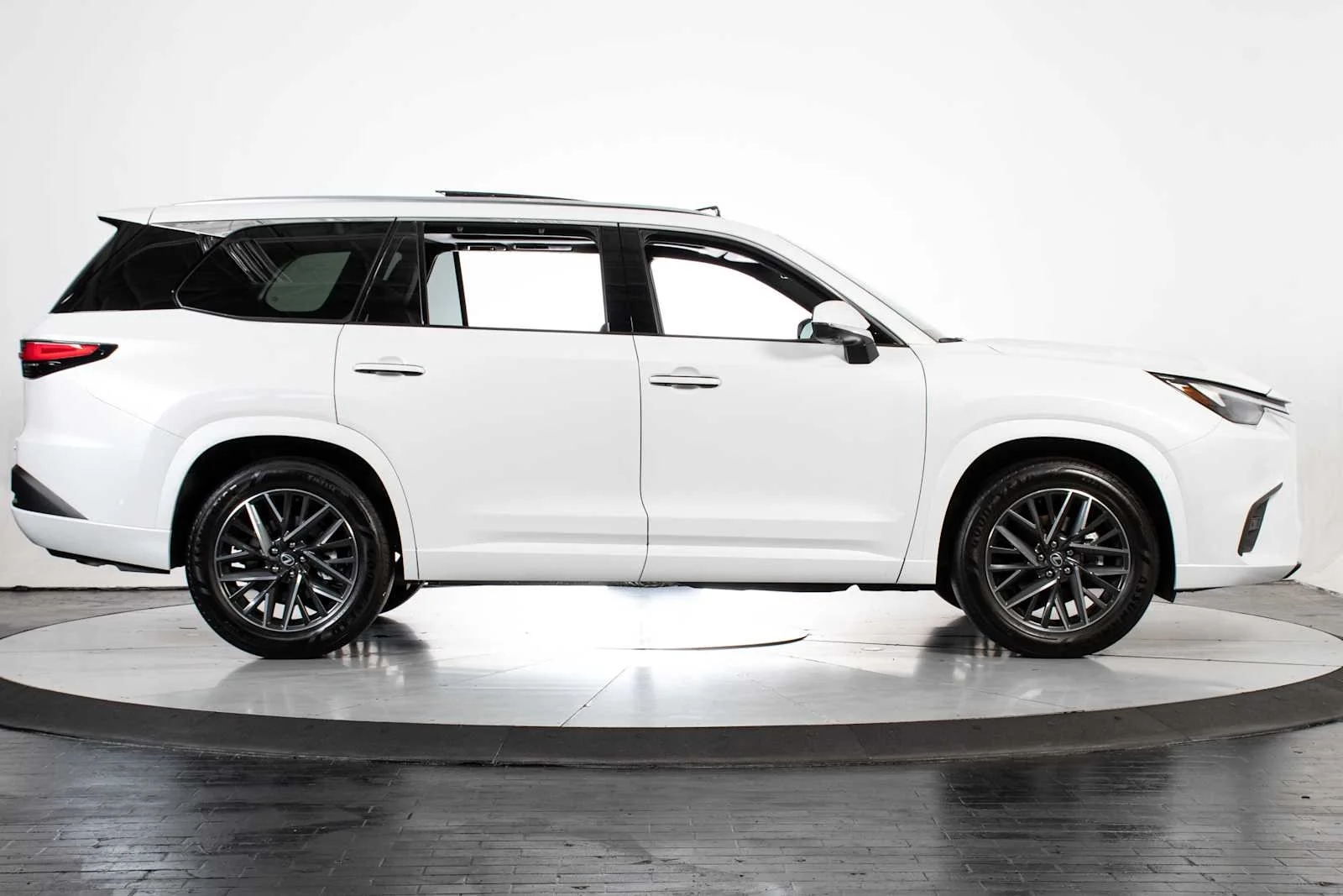 Certified Used 2026 WIND CHILL PEARL* Lexus Premium image 6