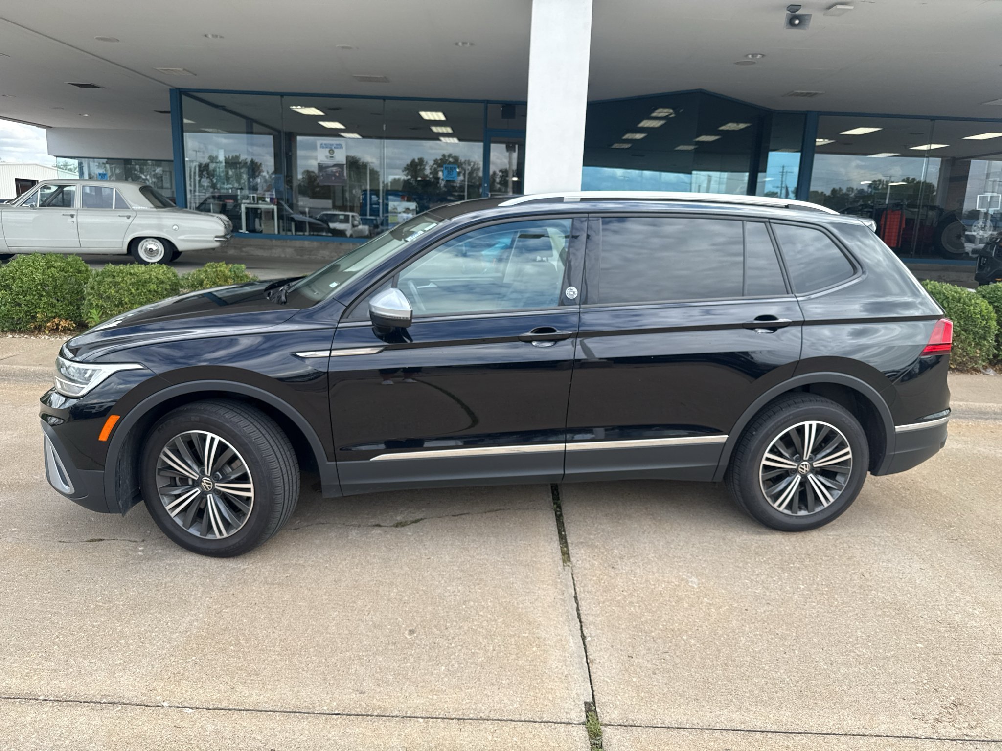 Used 2024 Deep Black Pearl Volkswagen Wolfsburg Edition image 27