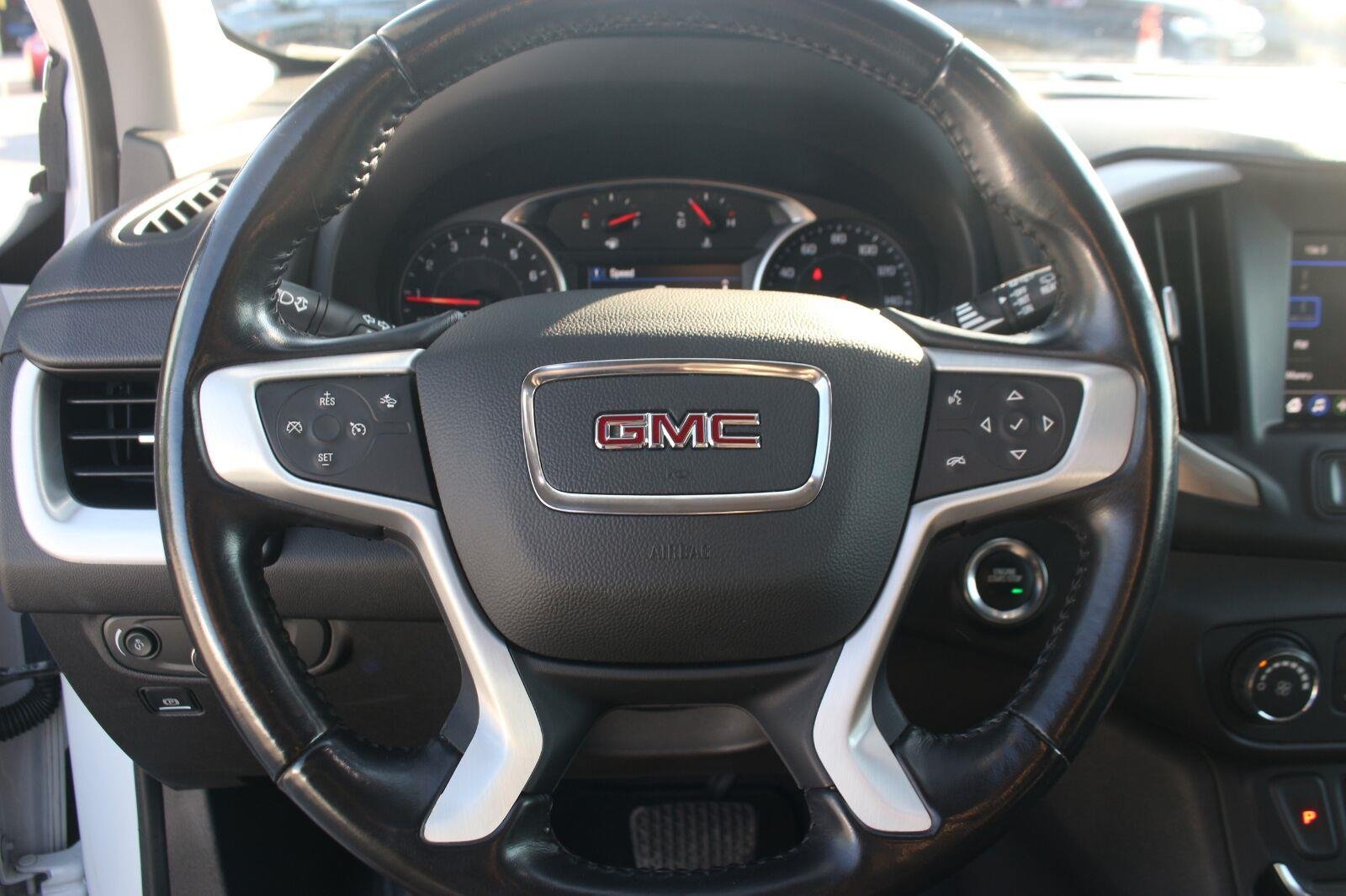 Used 2020 SUMMIT WHITE GMC SLE image 17