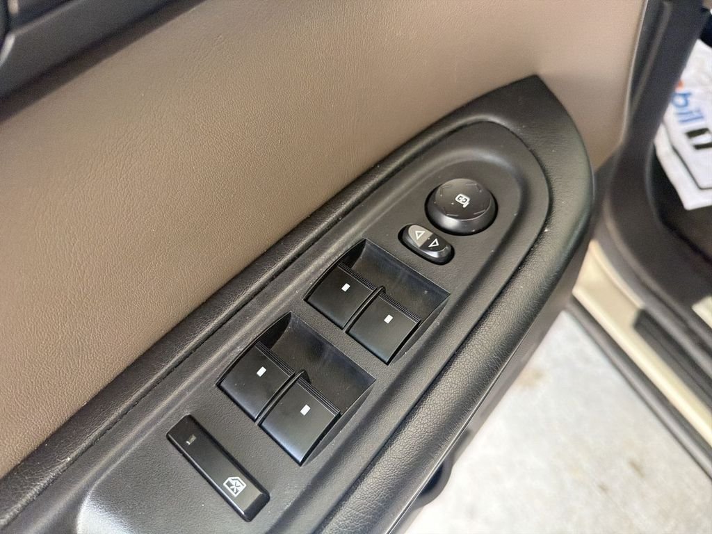 Used 2014 Gold GMC SLT-1 image 24