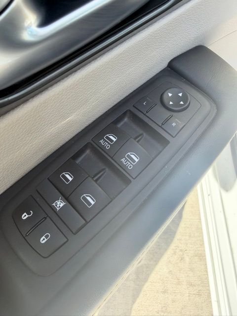 2024 Chrysler Pacifica Touring L - Photo 23
