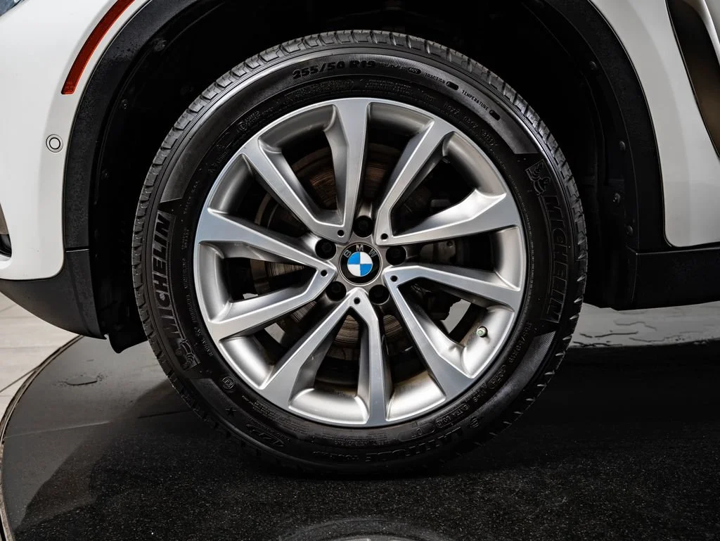 Used 2019 Mineral White Metallic BMW xDrive35i image 13